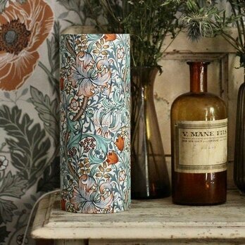 Cylinder fabric table lamp Golden  Lily M  (Photo @aude.jolijour)
